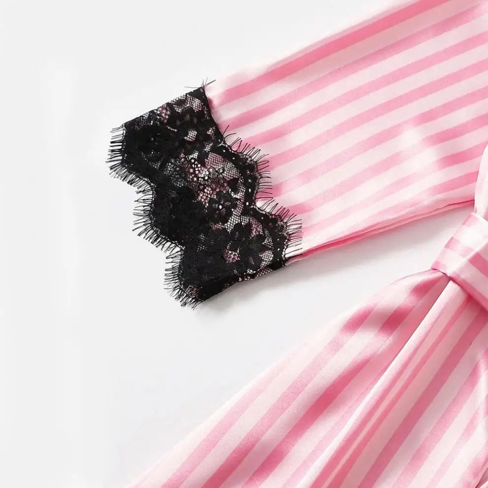 Conjunto de Pijama de seda e renda