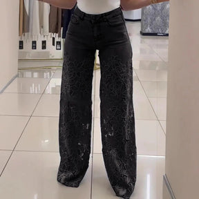 Calça Jeans Bethania™ em Denim Moderno com Renda Artesanal Floral / Estilo e Conforto Casual Chic para Looks Memoráveis!